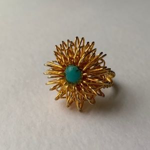 Gold ring with turquoise jewel